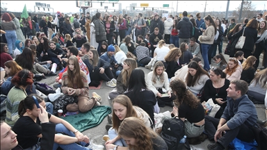 Studenti na cjelodnevnoj blokadi saobraćajne petlje u Beogradu