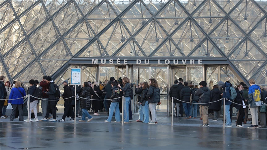 France : Macron annonce une rénovation majeure du Louvre avec une nouvelle entrée et un espace dédié à la Joconde