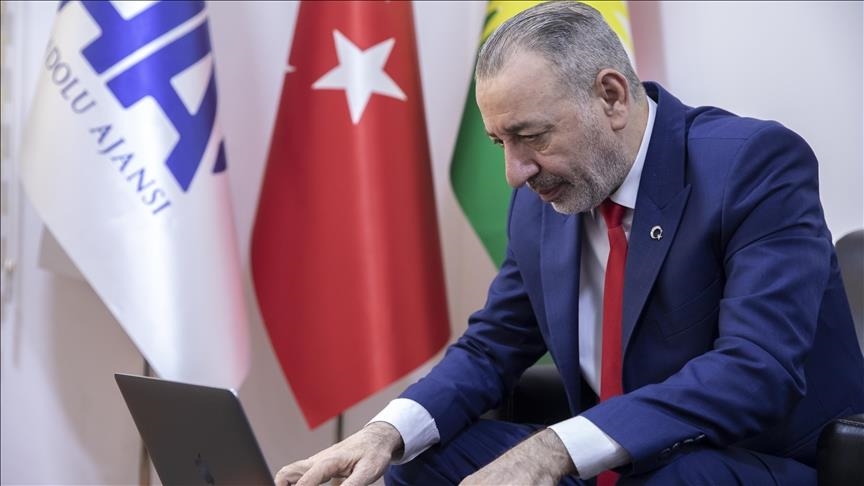 أربيل.. وزير شؤون المكونات يصوت بمسابقة الأناضول لصور العام