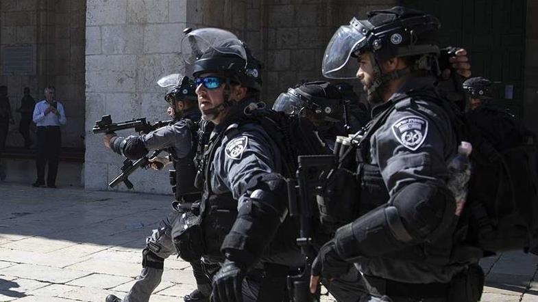 شرطة إسرائيل تعتقل الشيخ رائد صلاح بعد تفتيش مكتبه ومنزله 