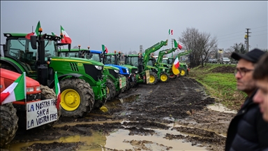 Italijanski farmeri s traktorima protestuju protiv vladine politike 