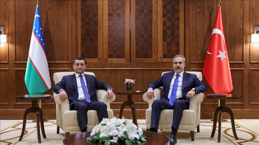 وزير الخارجية التركي يلتقي نظيره الأوزبكي في أنقرة