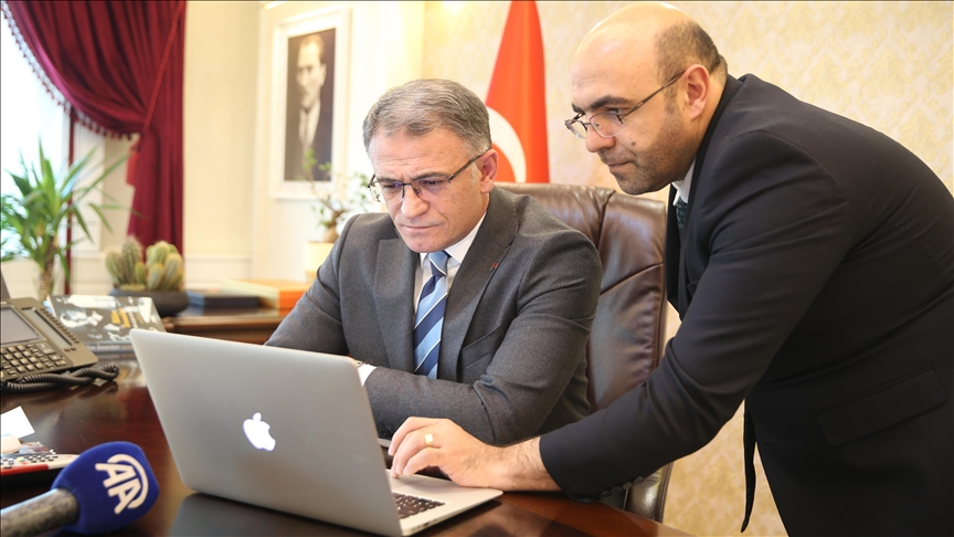 Van Valisi Balcı, AA'nın "Yılın Kareleri" oylamasında tercihini yaptı