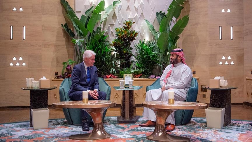 ولي العهد السعودي يلتقي بيل كلينتون في الرياض