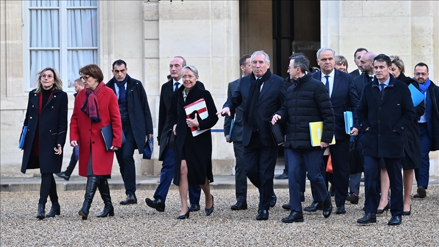 Budget 2025: le Gouvernement français confirme des mesures d'économies pour les fonctionnaires