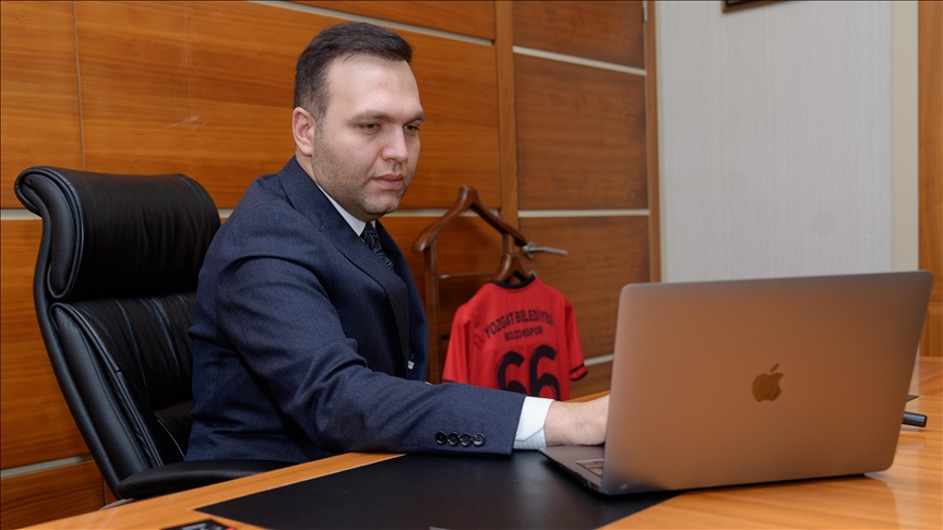 AK Parti Gençlik Kolları Başkanı İbiş, "Yılın Kareleri" oylamasına katıldı