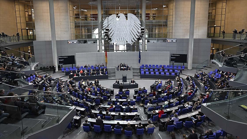 Almanya'da AfD'nin yasaklanması için sürecin başlatılmasının talep edildiği önergeler mecliste görüşüldü