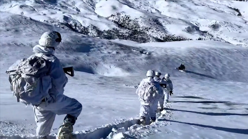 Terör örgütü PKK/KCK'ya yönelik "Gürz-43" operasyonlarında 12 mağara, sığınak ve barınma alanı imha edildi