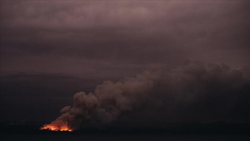Fast-moving bushfires in southeast Australia trigger evacuations