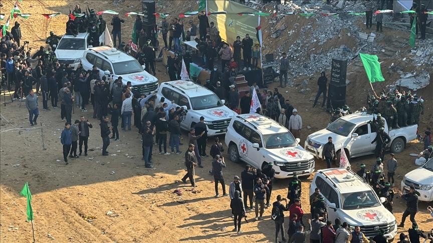 ХАМАС передал Красному Кресту одного из троих израильских пленных в Газе