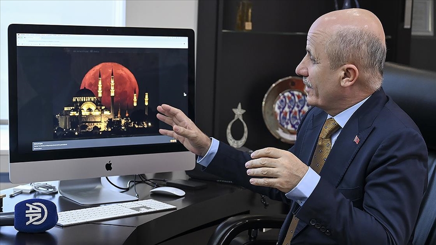 YÖK Başkanı Özvar'ın tercihi "Görkemli gece" fotoğrafı oldu