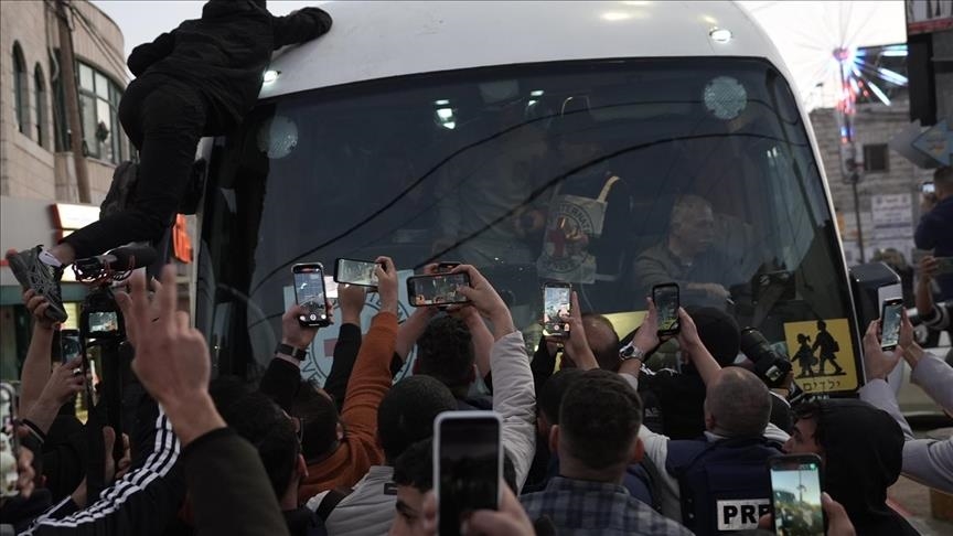 9 të burgosur palestinezë të liruar mbërrijnë në Gaza në kuadër të marrëveshjes së armëpushimit