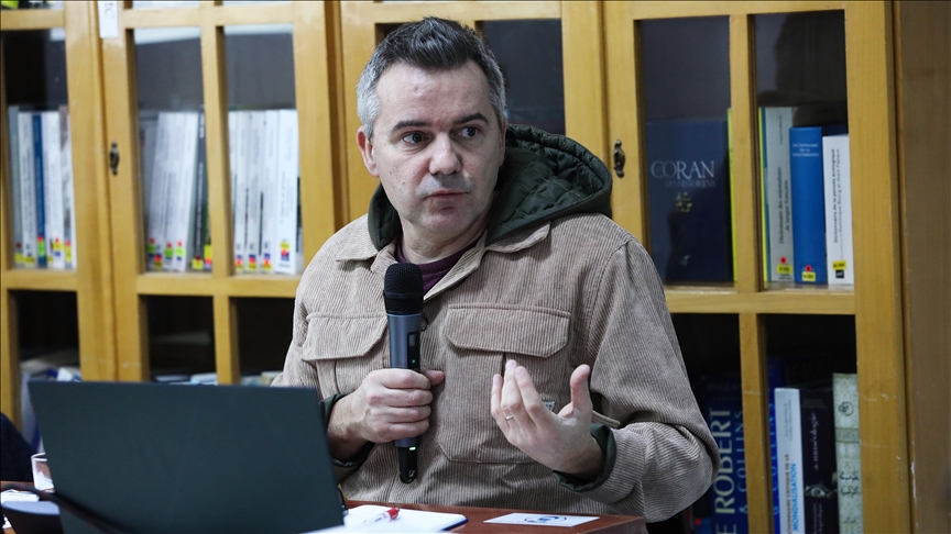 « La France tu l’aimes mais tu la quittes », le choix douloureux de centaines de Français face à l’Islamophobie