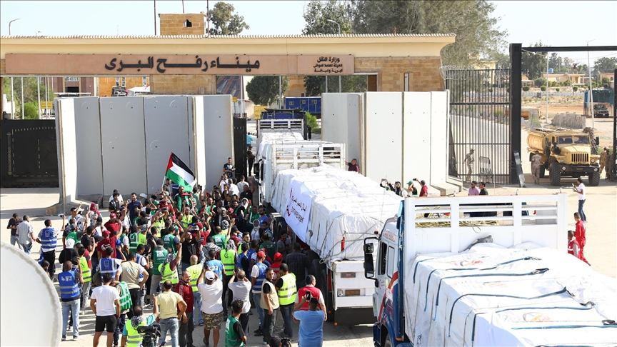 مصر.. احتشاد آلاف المصريين أمام معبر رفح رفضا لتهجير الفلسطينيين