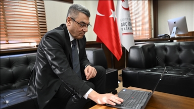 Göç İdaresi Başkanı Toros, AA'nın "Yılın Kareleri" oylamasında favorilerini seçti