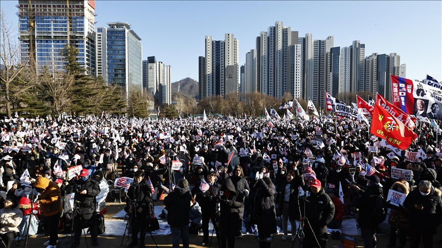 Rival camps protest in Seoul as impeached President Yoon remains detained Rival camps protest in Seoul as impeached President Yoon remains detained