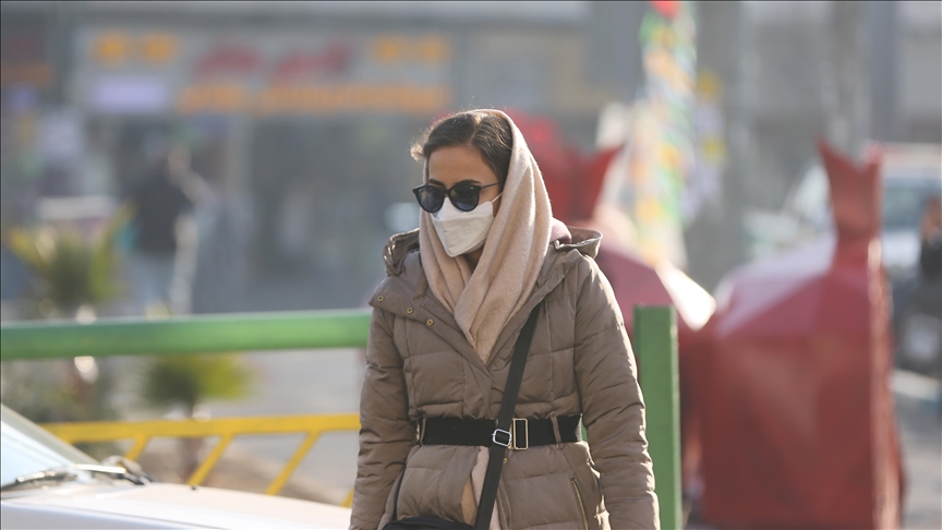 Tahran'da hava kirliliği nedeniyle okullar yarın da tatil edildi