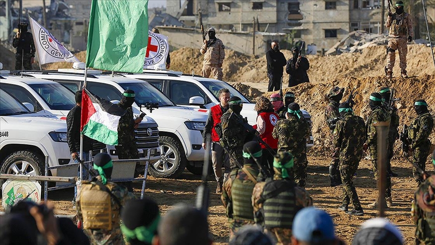 Hamas, esir takasının dördüncü turunda Gazze'deki İsrailli 3 esirden 2'sini Kızılhaç'a teslim etti