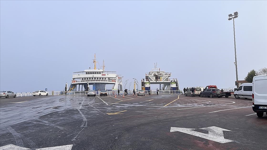 Çanakkale Boğazı sisin etkisini kaybetmesiyle transit geçişlere açıldı