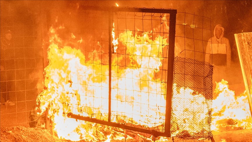 Israeli army sets more homes on fire in southern Lebanon Israeli army sets more homes on fire in southern Lebanon