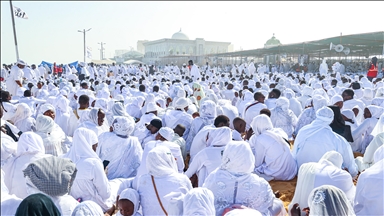 Sénégal: des milliers de disciples de la confrérie soufie des Layennes se réunissent vêtus de blanc