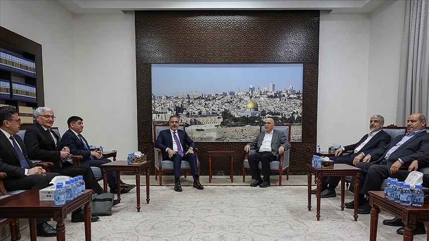 وزير الخارجية التركي يلتقي وفدا من حماس في الدوحة