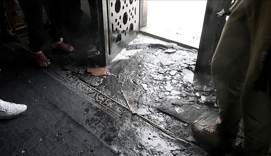 Illegal Israeli settlers burn mosque in occupied West Bank