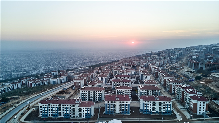 Deprem bölgesindeki konut ve iş yerleri yıl sonuna kadar hak sahiplerine teslim edilecek