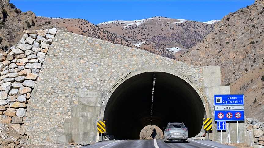 Çığda 42 kişinin hayatını kaybettiği Bahçesaray yolu riskli günlerde kapatılıyor