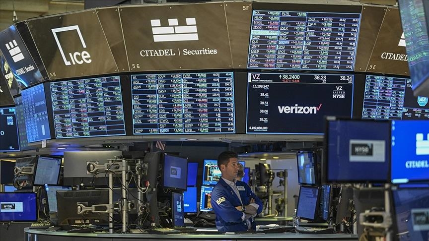 Global markets start week with selling pressure over Trump’s tariffs