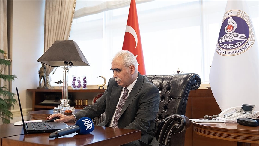 AYM Başkanı Özkaya'nın tercihi Halk, bayrak, özgürlük" fotoğrafı oldu