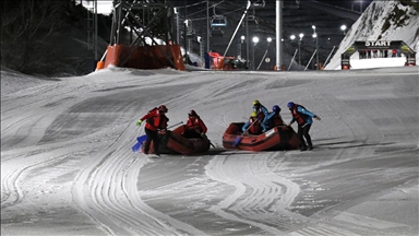 Erzurum'da 3 bin rakımda karda rafting yarışı