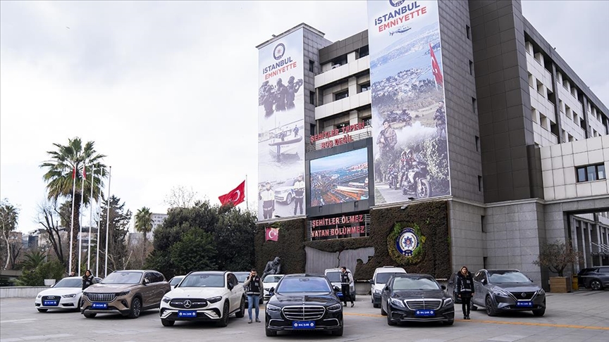 İstanbul merkezli 12 ildeki "kara para" ve "dolandırıcılık" operasyonunda ele geçirilen araçlar sergilendi