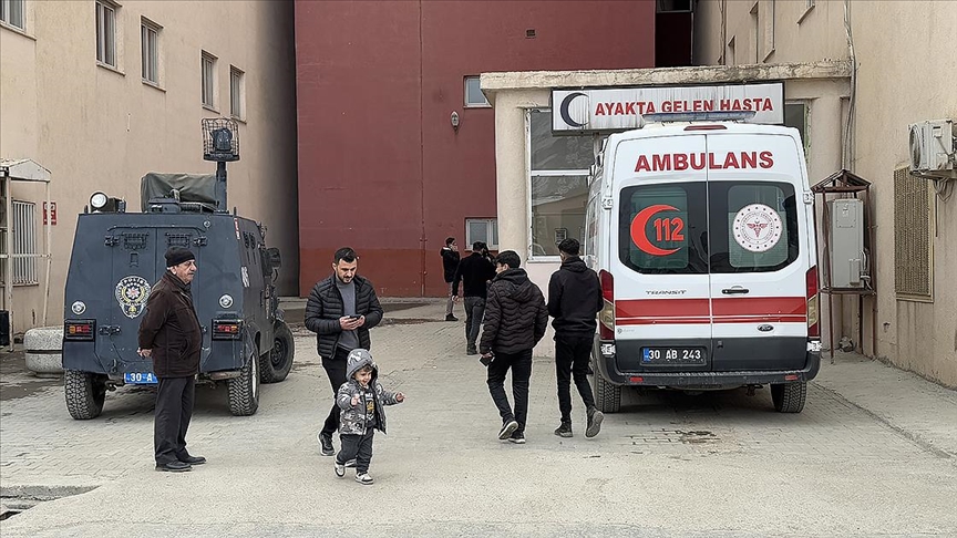 Hakkari'de 43 öğrenci gıda zehirlenmesi şüphesiyle hastaneye kaldırıldı 