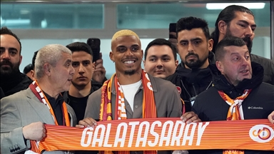 Galatasaray'ın transfer görüşmelerine başladığı Mario Lemina, İstanbul'a geldi