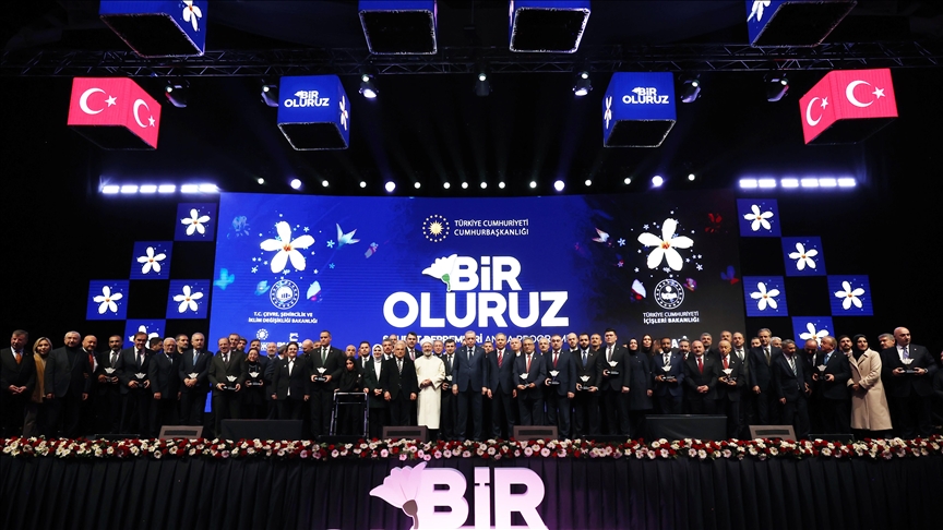 Cumhurbaşkanı Erdoğan'dan "asrın birlikteliğine" katkı sağlayan kurum, kuruluş ve özel sektör temsilcilerine plaket