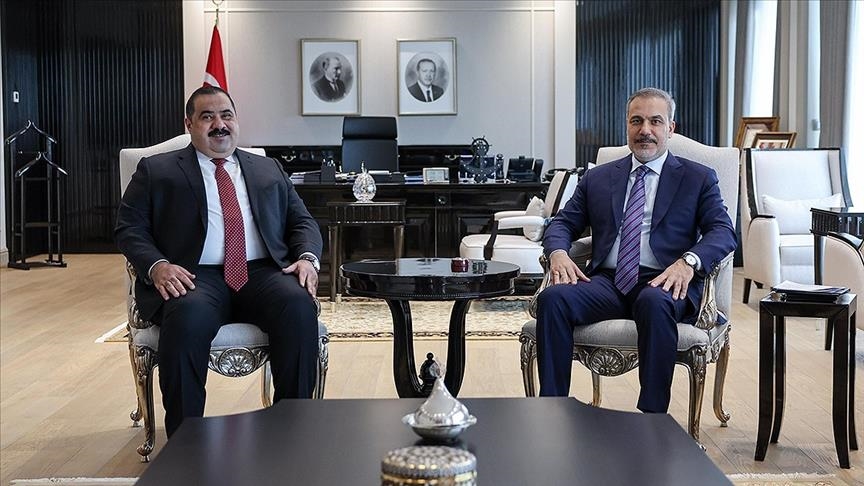 فيدان يلتقي رئيس تحالف العزم العراقي في أنقرة