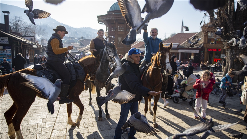 3 friends travel on horseback from Spain for Hajj, reach Sarajevo