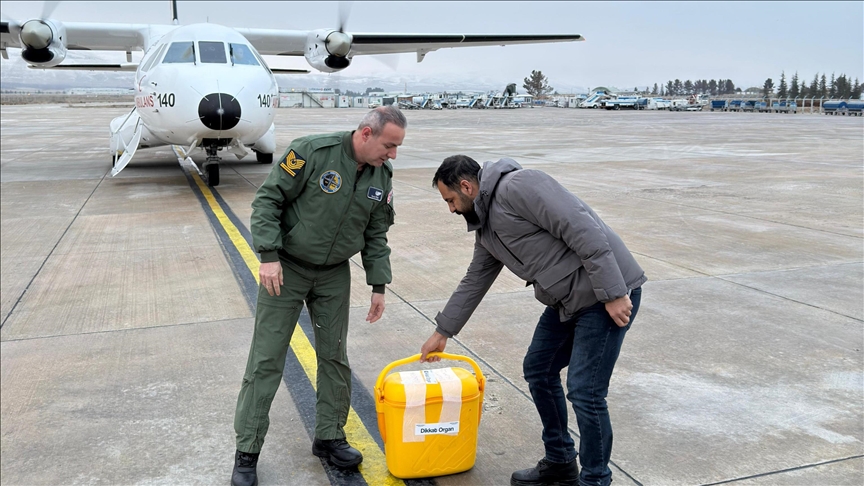 Hava Kuvvetleri Komutanlığına ait ambulans uçak ile İstanbul'dan Malatya'ya karaciğer grefti ulaştırıldı