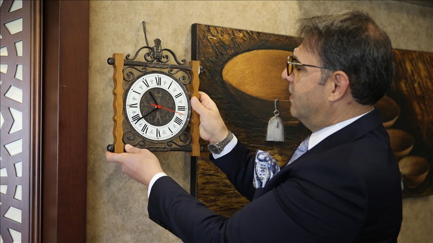 Çocukken kaybettiği saat, Siirtli avukatı antika saat koleksiyonerine dönüştürdü