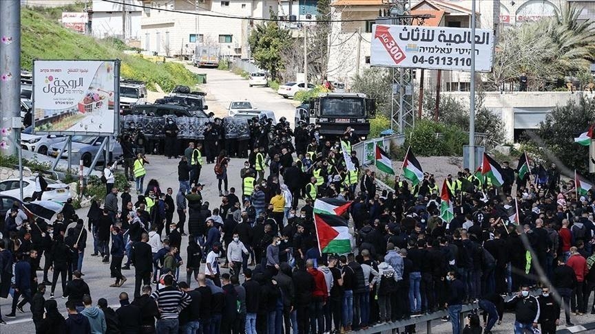 أم الفحم.. فلسطينيو الداخل يتظاهرون رفضا لمخطط ترامب بشأن غزة