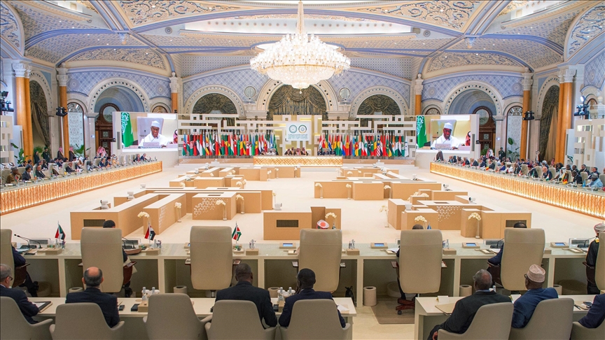 Arab League announces talks for Arab summit to discuss Palestinian issue