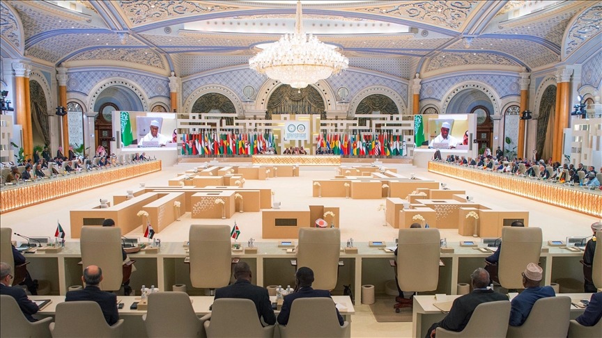 Arab League announces talks for Arab summit to discuss Palestinian issue Arab League announces talks for Arab summit to discuss Palestinian issue