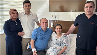 Antalya'da anne-baba, 13 yıl arayla çocuklarına böbreklerini bağışladı