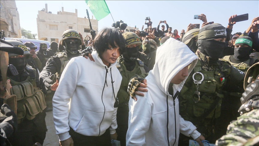 5 Thai hostages released from Gaza return home