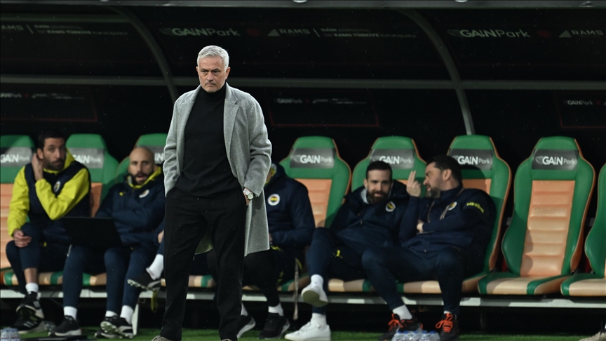 Fenerbahçe Teknik Direktörü Mourinho: Bir oyuncu sakatlandığı zaman başka bir oyuncuya oynama kapısı açılır