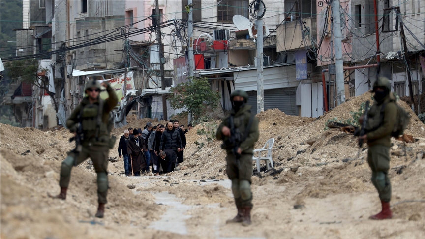 Palestinezët ikin nga kampi i refugjatëve në Bregun Perëndimor mes sulmeve izraelite