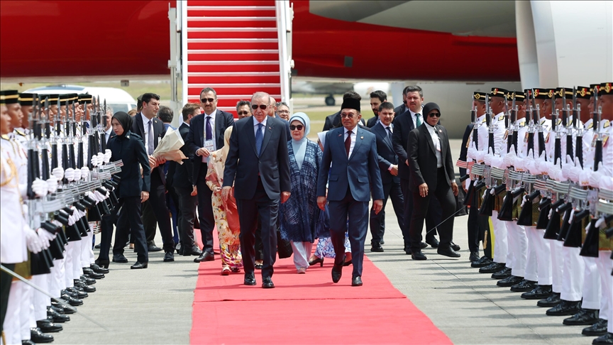 Presidenti Erdoğan mbërrin në Malajzi