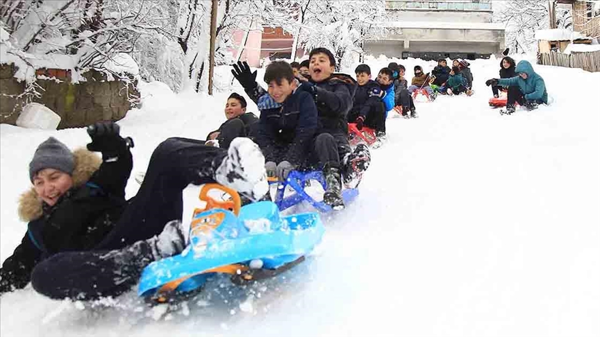 Bazı illerde kar nedeniyle eğitime 1 gün ara verildi