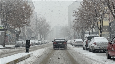 İstanbul, Adıyaman, Kahramanmaraş ve Çorum'un bazı ilçelerinde kar nedeniyle eğitime bir gün ara verildi